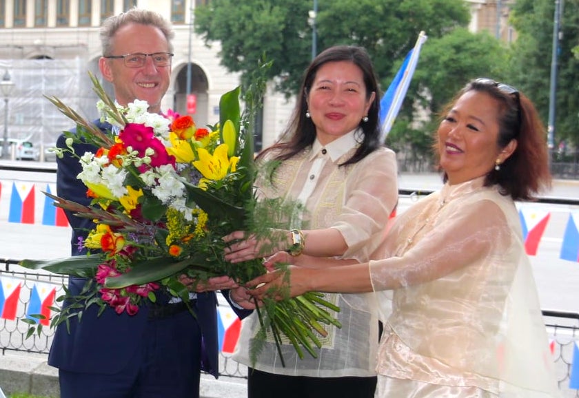 PACES Leads Floral Offering at 123rd Anniversary of the Proclamation of Philippine Independence