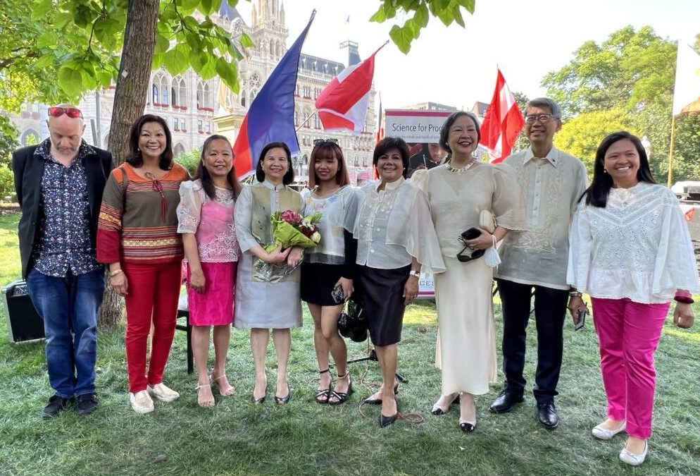 PACES and Philippine Embassy commemorate planting of Catalpa tree in the Vienna Rathaus park